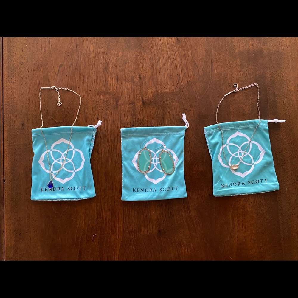 Kendra Scott 2 necklaces and pair of earrings
